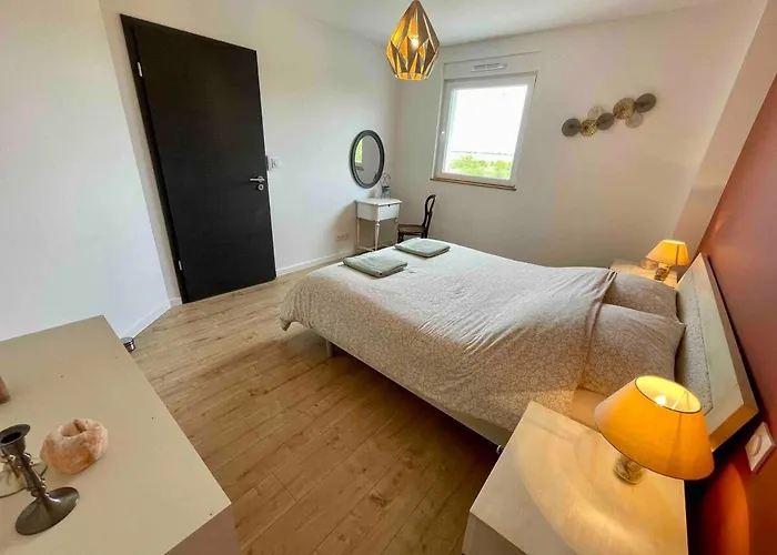 Holiday home Maison Equipee - Calme - Jardin - Parking - Chez Billy & Compagnie