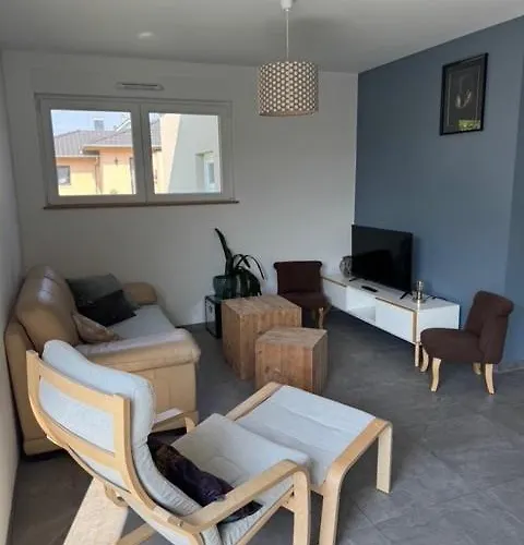 Holiday home Maison Equipee - Calme - Jardin - Parking - Chez Billy & Compagnie *