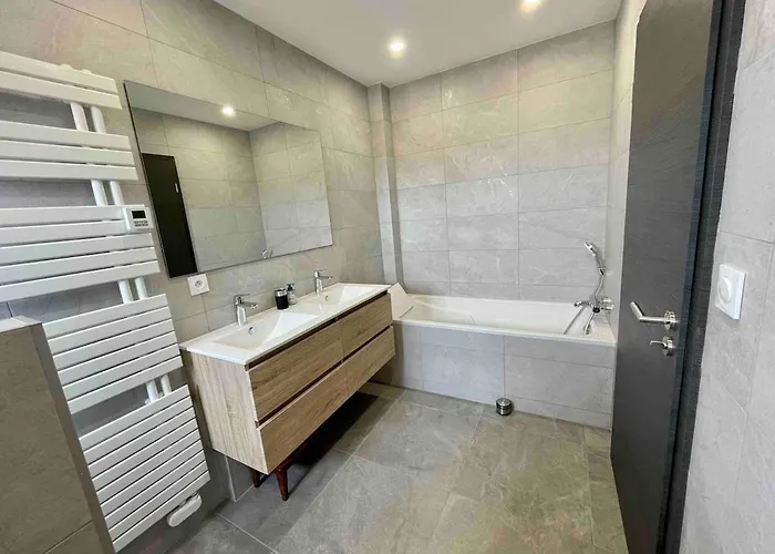 Holiday home Maison Equipee - Calme - Jardin - Parking - Chez Billy & Compagnie *