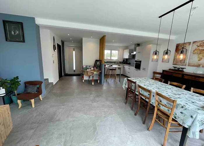 Holiday home Maison Equipee - Calme - Jardin - Parking - Chez Billy & Compagnie