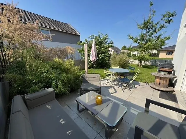 Holiday home Maison Equipee - Calme - Jardin - Parking - Chez Billy & Compagnie *